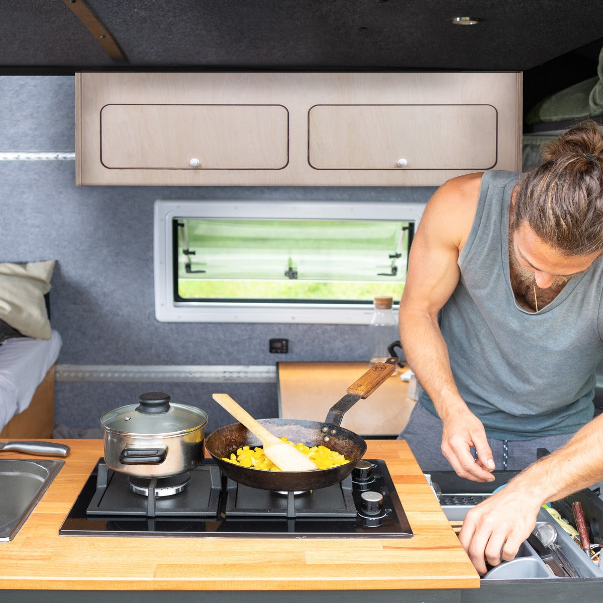 Armario Elevado de Autocaravana – 100cm x 25cm x 25cm