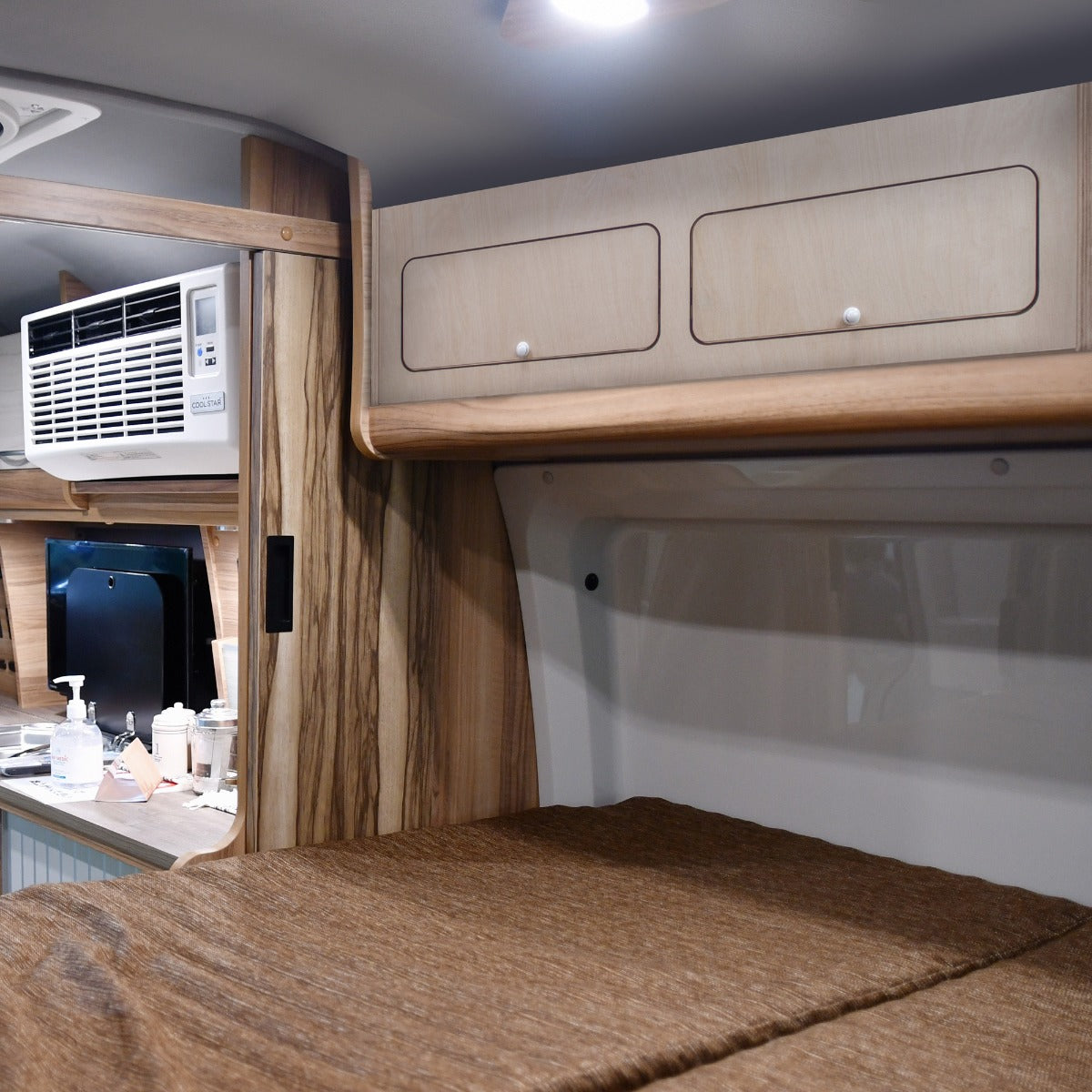 Armario Elevado de Autocaravana – 80cm x 25cm x 25cm