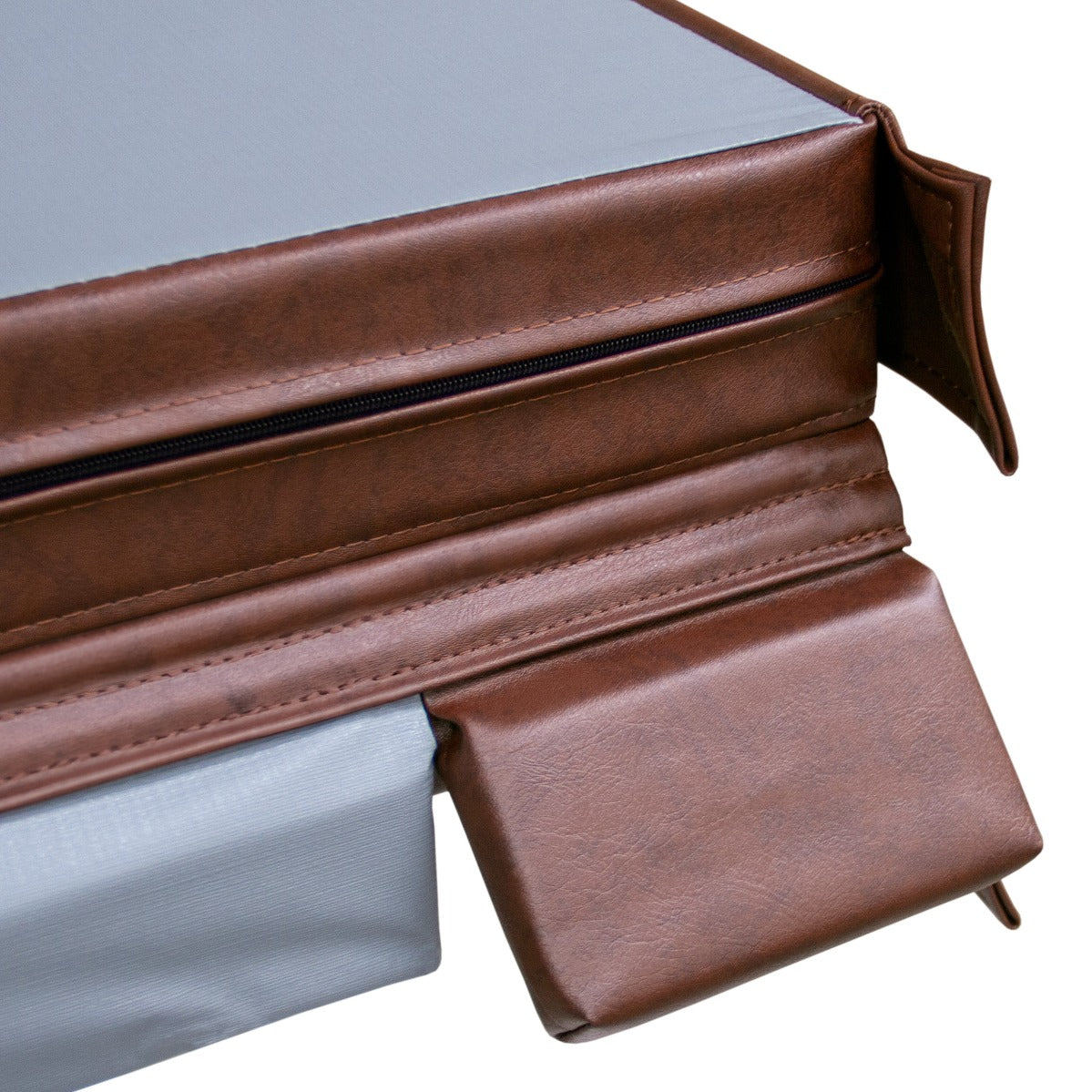 Cubierta marrón de 2m x 2m para jacuzzi, con textura suave y cierre resistente, ideal para proteger y mantener el calor del agua