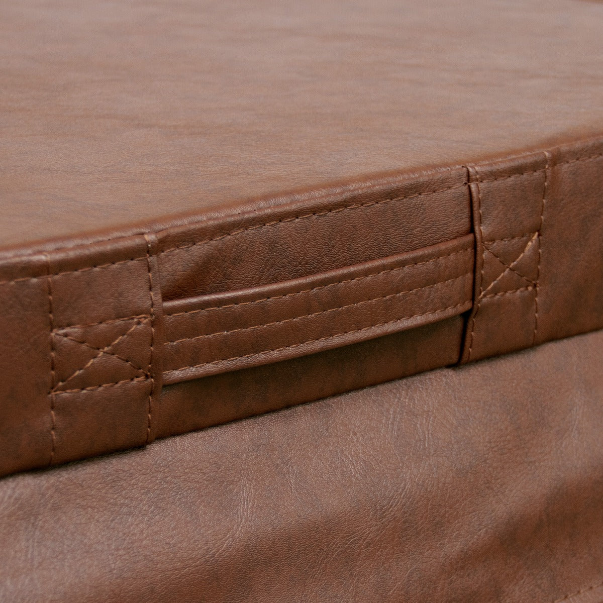 Cubierta marrón de 2m x 2m para jacuzzi, fabricada en material resistente con textura suave y costuras reforzadas para mayor durabilidad