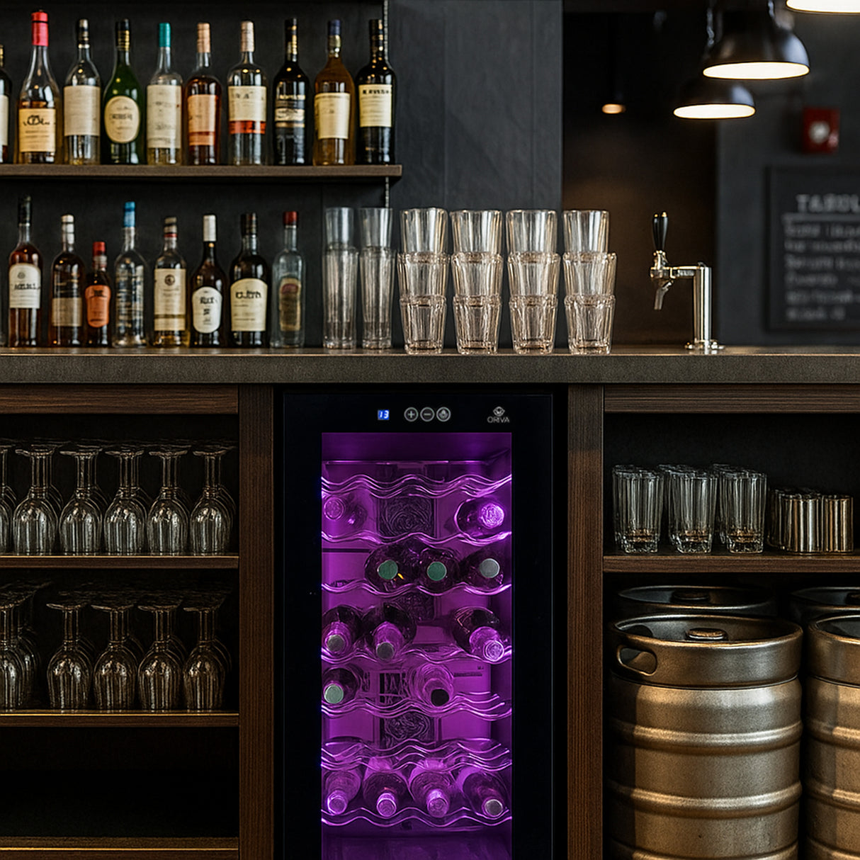 Vinoteca comercial con luz LED morada, estantes de madera, botellas de licor y copas de vidrio en un ambiente elegante y moderno