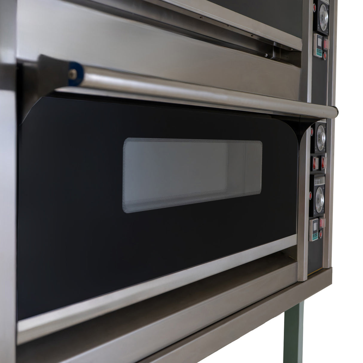 Horno comercial grande para pizza KuKoo, con estructura de acero inoxidable, puerta de vidrio y controles en el panel lateral