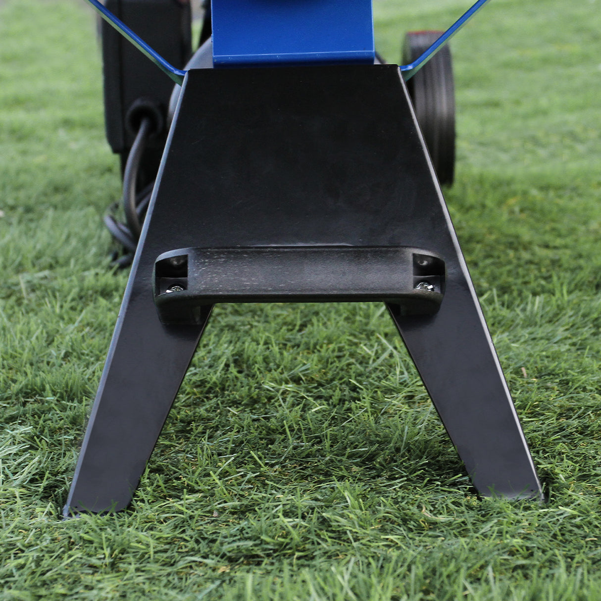 Partidora de troncos T-Mech de 7T y 520 mm y trituradora de tocones T-Mech de 13 HP