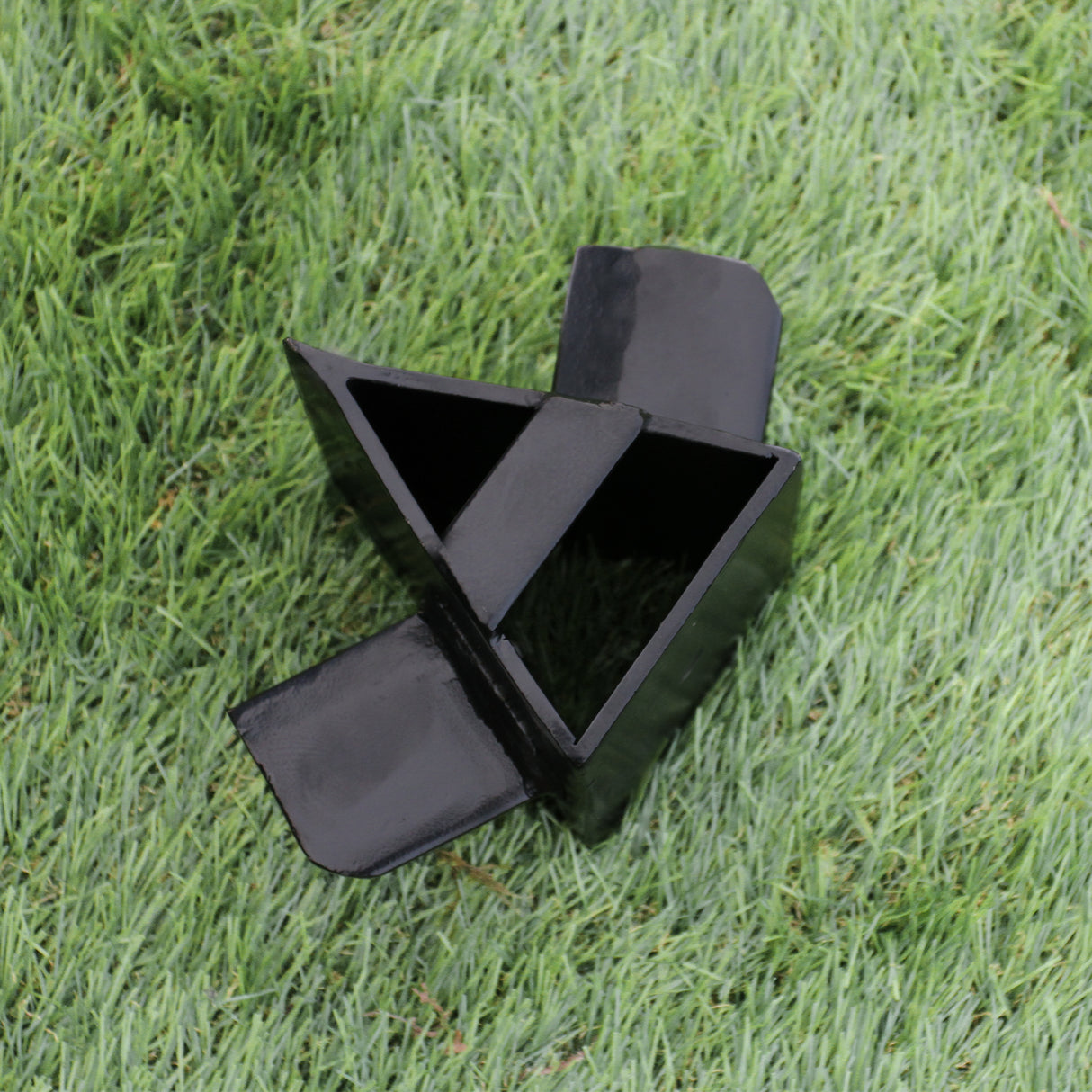 Partidora de troncos T-Mech de 7T y 520 mm y trituradora de tocones T-Mech de 13 HP