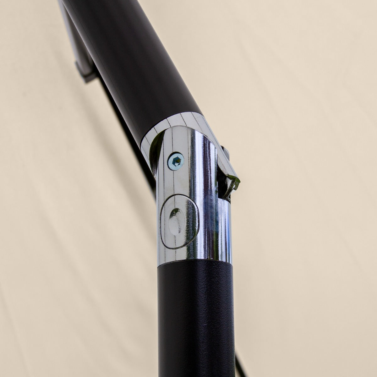 Sombrilla Voladiza Inclinable de 2.7m con Luces LED - Crema