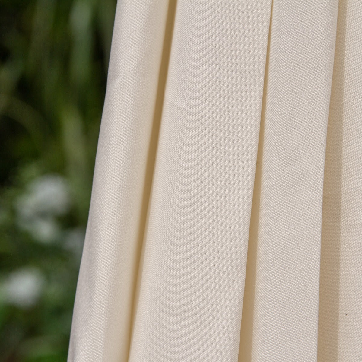 Sombrilla Voladiza Inclinable de 2.7m con Luces LED - Crema