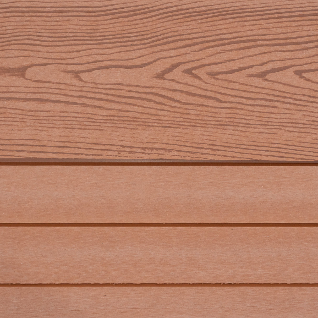 Panel de valla exterior de WPC y aluminio en color marrón, con textura de madera y líneas horizontales suaves y elegantes