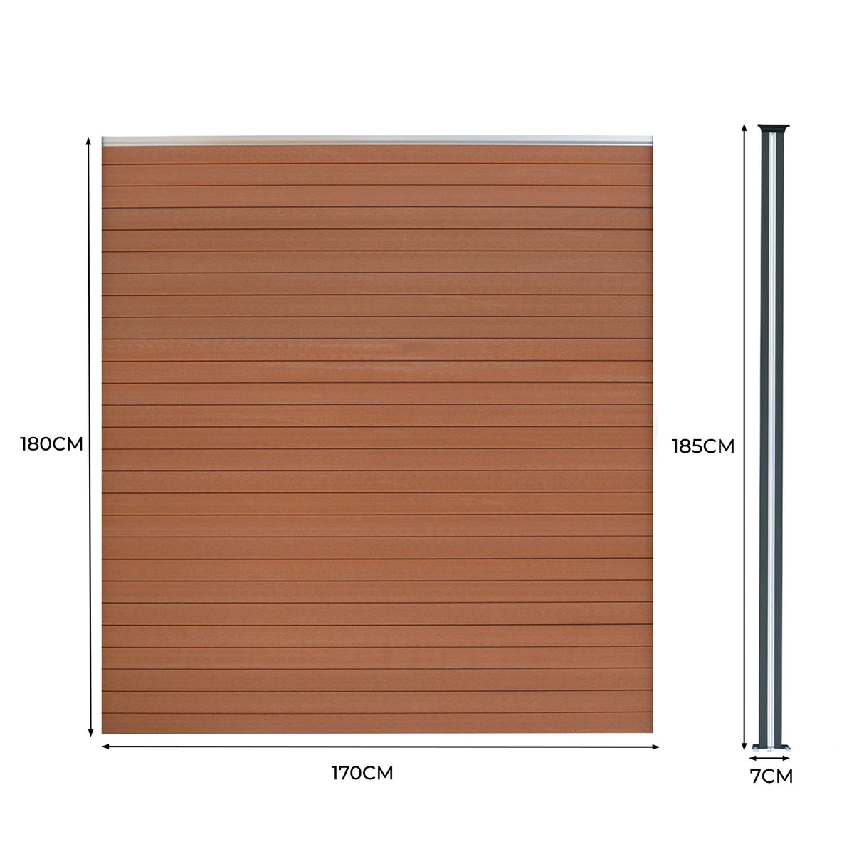 Panel de valla exterior de WPC marrón con textura de madera, acompañado de dos postes de aluminio gris, resistente y moderno