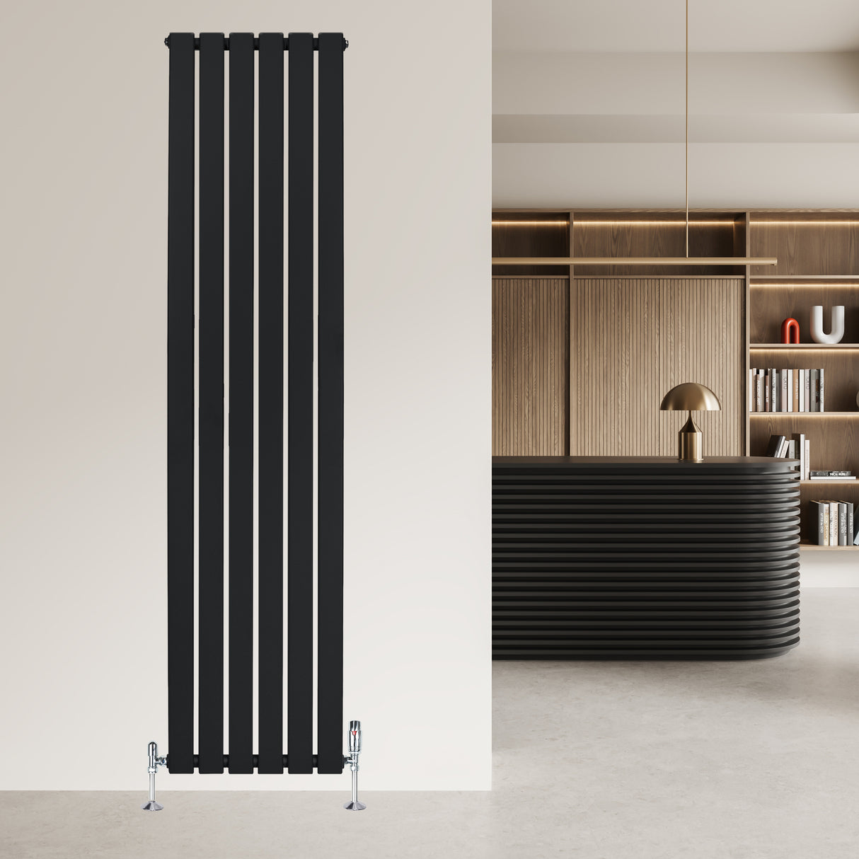 Radiador plano de columna simple negro de 1800 mm x 420 mm, con un diseño elegante y moderno, instalado en una pared minimalista