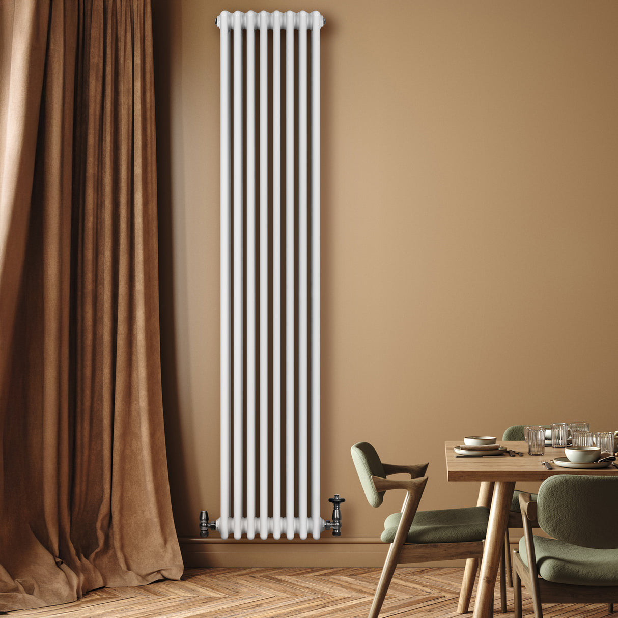 Radiador tradicional de 4 columnas en color blanco, instalado en una pared marrón, junto a una mesa de comedor elegante y moderna