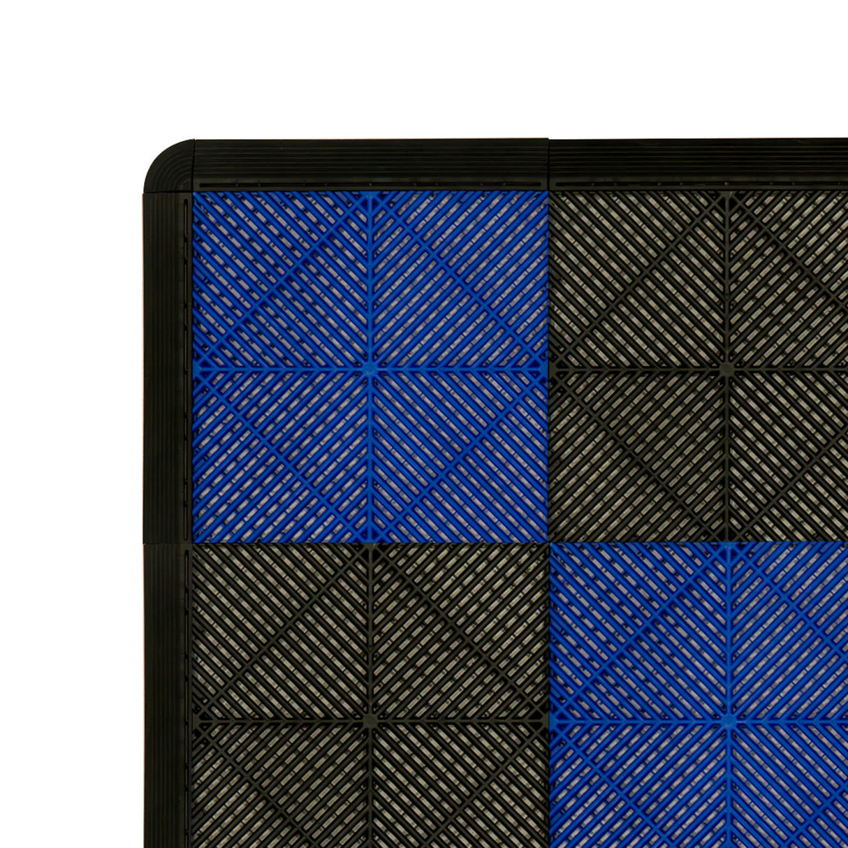 Baldosas de polipropileno en negro y azul, con textura de canales de ventilación y bordes, ideales para espacios interiores y exteriores