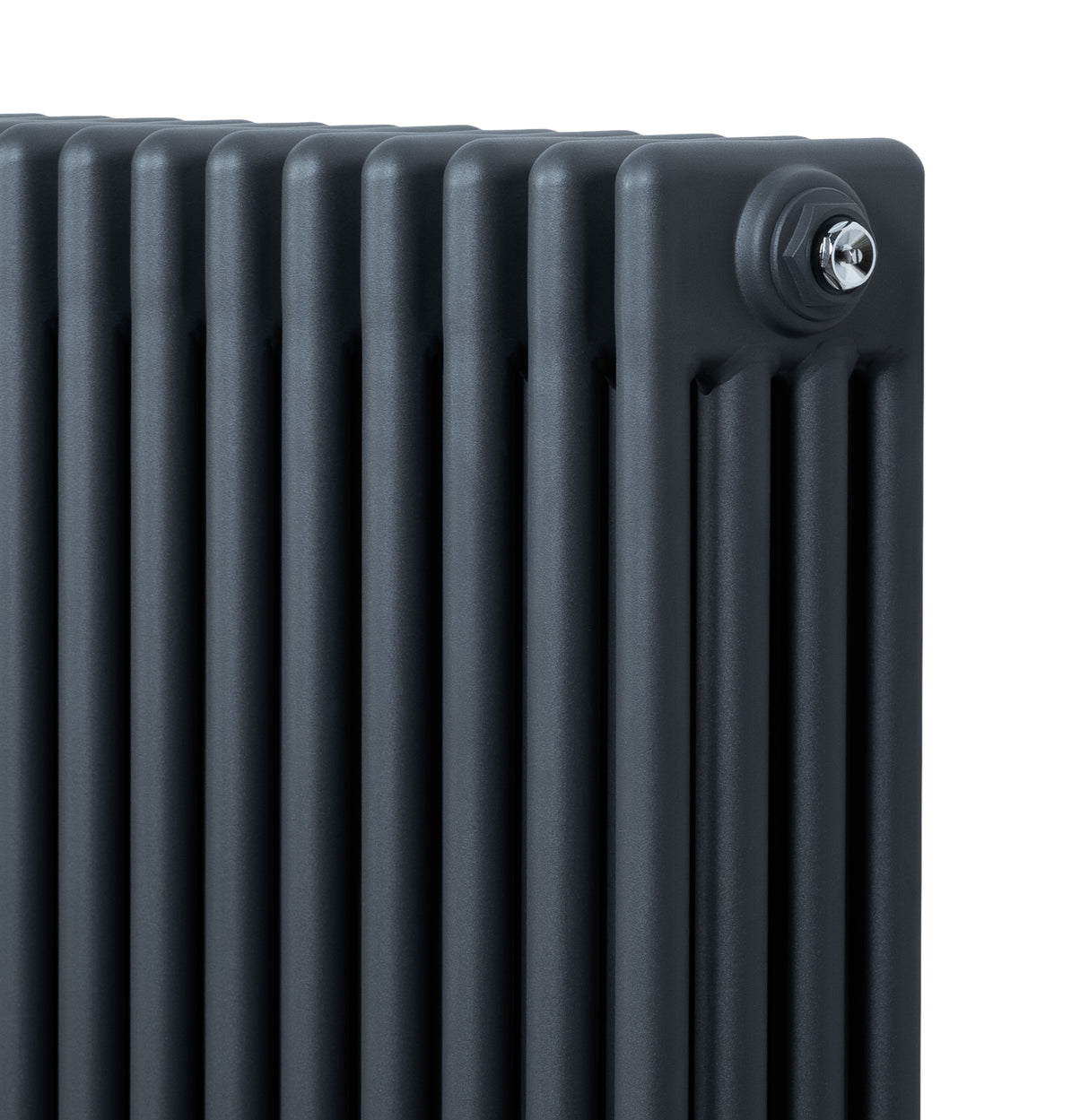 Radiador tradicional de 4 columnas en gris antracita, con acabado mate y textura lisa, ideal para calefacción eficiente y elegante