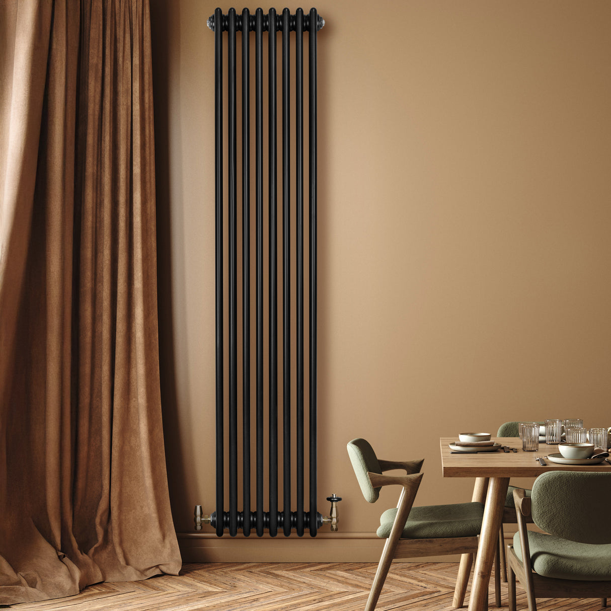 Radiador tradicional de 4 columnas en color negro, montado en pared, con diseño elegante y acabado liso, ideal para decoración moderna