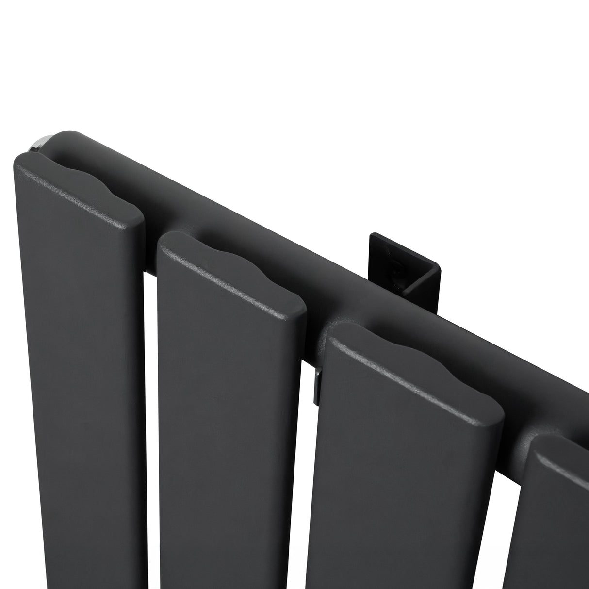 Radiador de columna única en gris antracita, con diseño moderno y acabado mate, ideal para calentar espacios reducidos