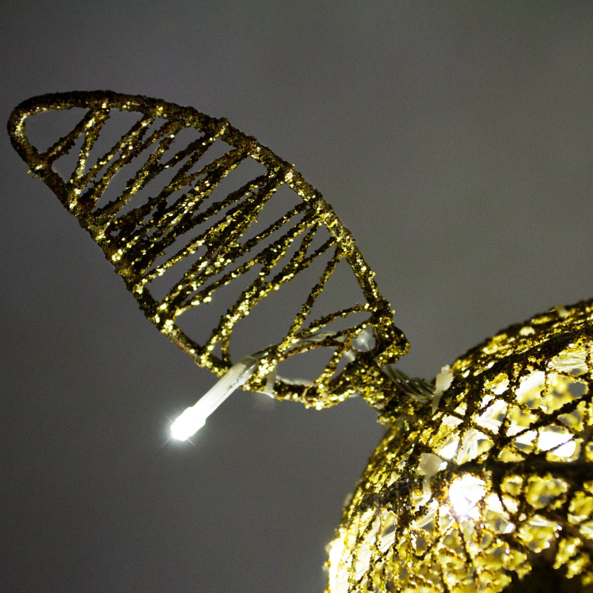 Reno Luminoso Dorado Cierva - 61cm 120 LED Blanco Hielo