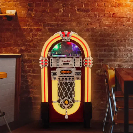 Jukebox retro con luces brillantes y detalles metálicos, situado en un ambiente acogedor de ladrillo expuesto y muebles de madera