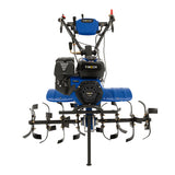 Motocultor a gasolina de 7.5 CV, con motor negro, chasis azul y cuchillas metálicas, ideal para labranza de suelos agrícolas