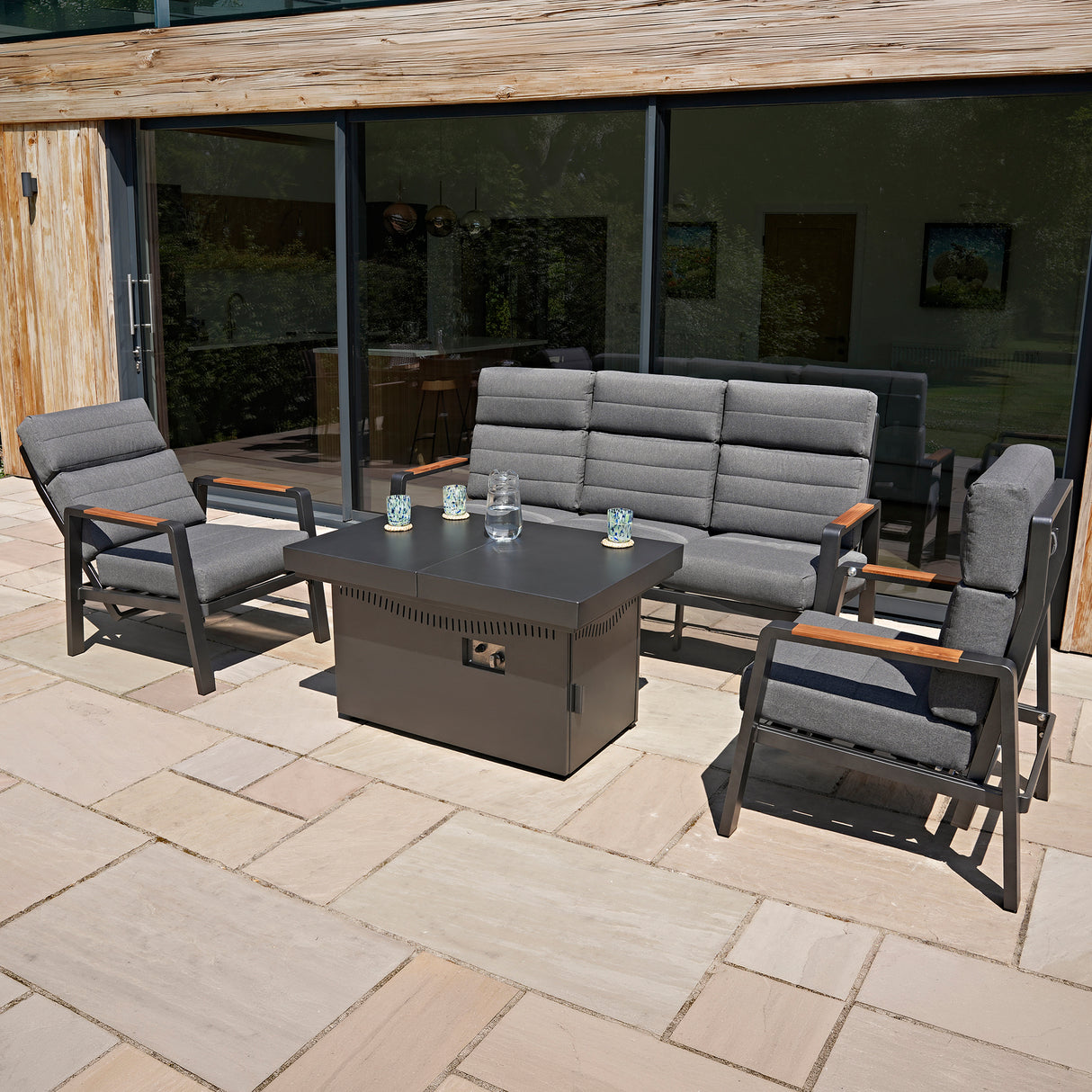 Conjunto de Muebles Reclinables para 5 Personas con Mesa Brasero
