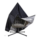 Silla colgante tipo huevo de ratán gris con cojín suave, estructura metálica negra y diseño moderno, ideal para interiores y exteriores