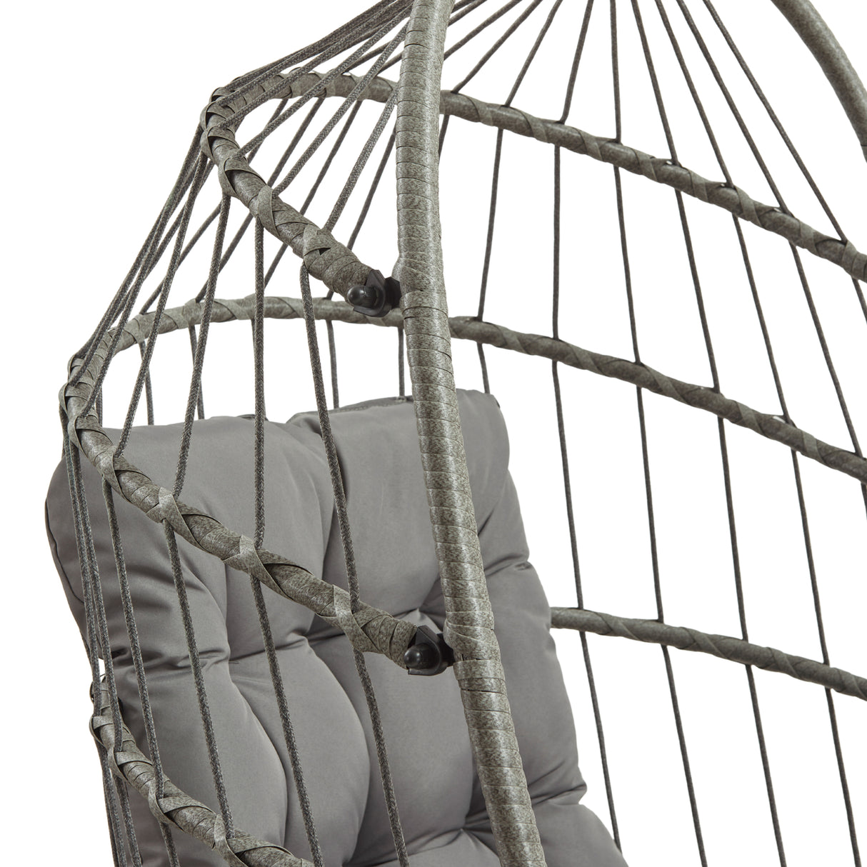 Silla colgante tipo huevo de ratán gris con cojín suave, diseño moderno y estructura entrelazada que aporta comodidad y estilo