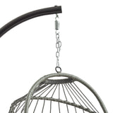 Silla colgante tipo huevo de ratán gris con estructura metálica, diseño moderno y trenzado elegante, ideal para interiores y exteriores