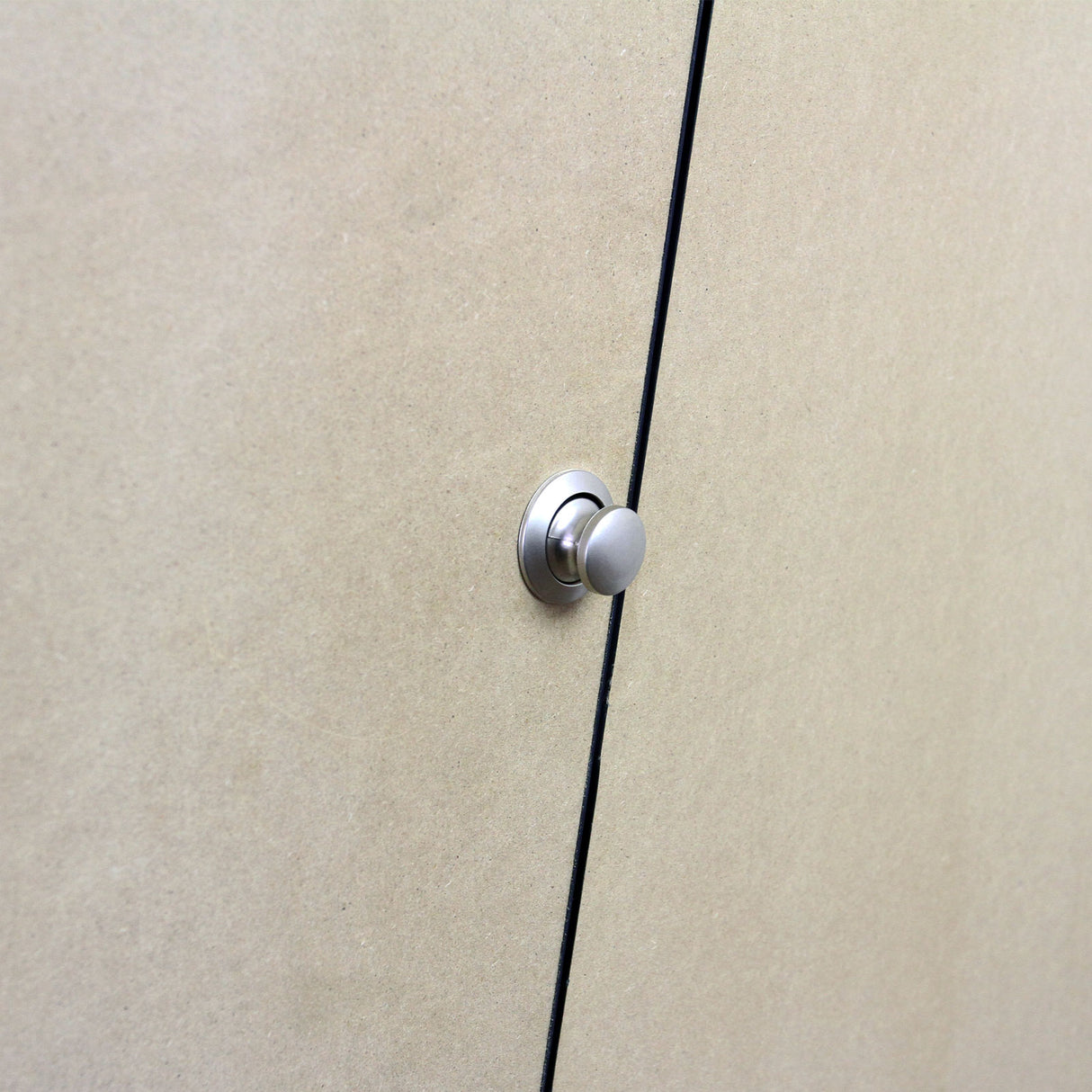 Revestimiento y encolado para furgoneta negra de 11 m² con cocina para autocaravana