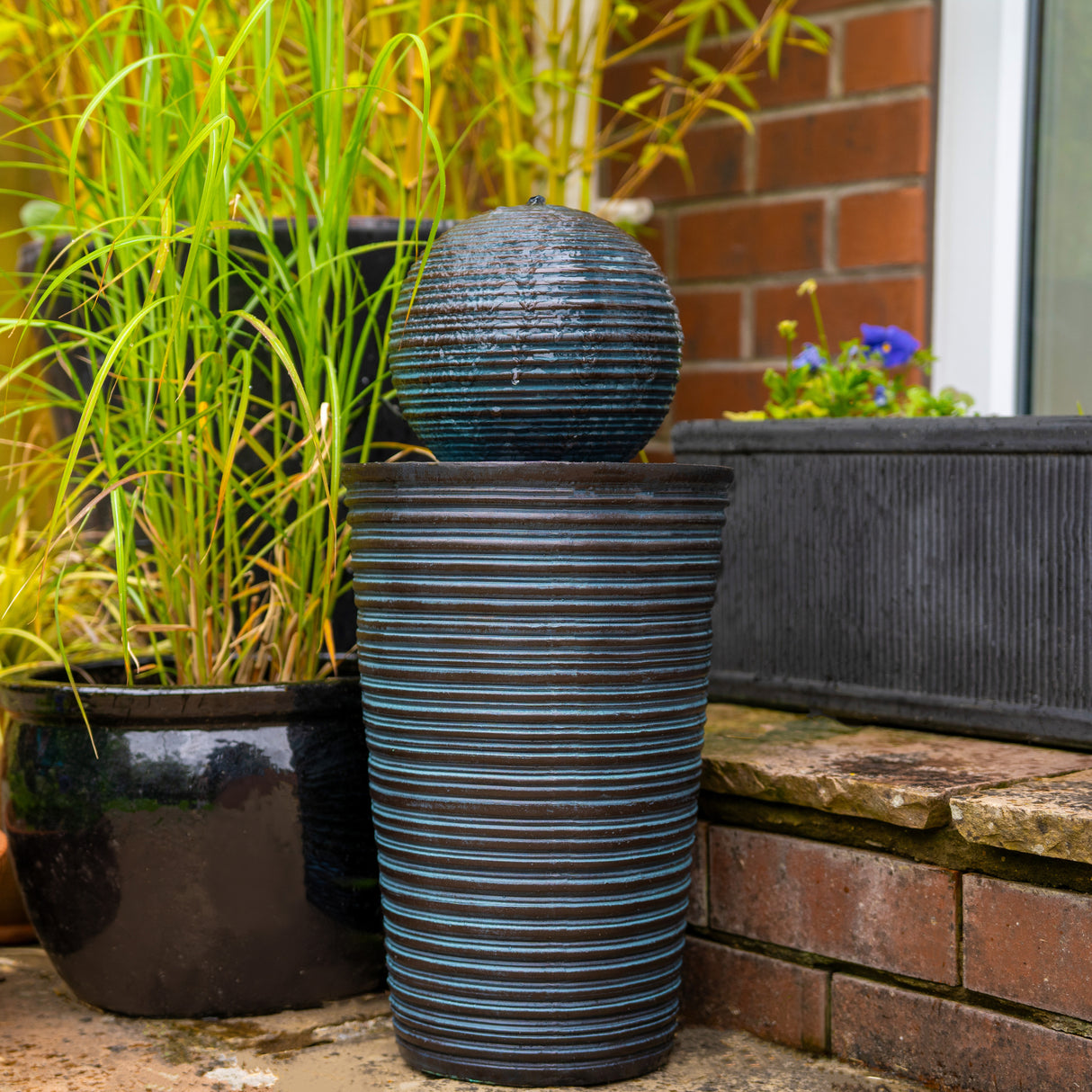 Fuente de agua con Energía Solar de pie – Bola Gris