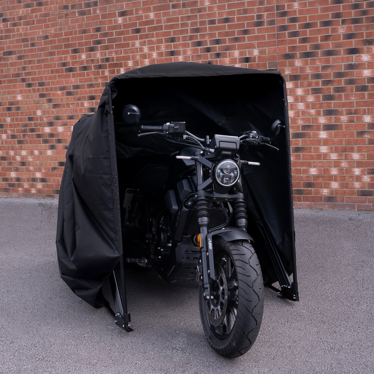 Garaje plegable para moto mediano en color negro, con tela resistente y diseño práctico que protege la moto de la intemperie
