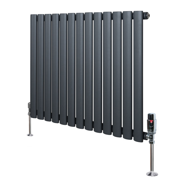 Radiador de columna ovalado en gris antracita, con diseño moderno y válvulas, ideal para calefacción eficiente y elegante