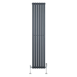 Radiador de columna ovalado en gris antracita, con diseño vertical y válvulas, mide 1800 mm de altura y 360 mm de ancho
