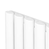 Radiador de columna ovalado en color blanco, con diseño moderno y acabado liso, mide 1800 mm x 360 mm, incluye válvulas