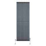 Radiador de columna ovalado en gris antracita, con diseño vertical y válvulas, mide 1800 mm de alto y 600 mm de ancho