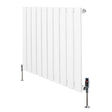 Radiador plano de columna simple en color blanco, con diseño moderno y válvulas en la parte inferior, dimensiones 600 x 700 mm