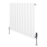 Radiador plano de columna simple en color blanco, con diseño moderno y válvulas en la parte inferior, dimensiones 600 x 700 mm