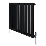 Radiador plano de columna simple negro de 600 x 700 mm con válvulas, diseño moderno y acabado liso, ideal para espacios elegantes