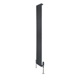 Radiador plano de columna simple en gris antracita, con diseño vertical y válvulas, ideal para espacios modernos y elegantes