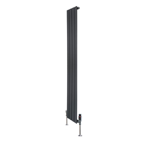 Radiador plano de columna simple en gris antracita, con diseño vertical y válvulas, ideal para espacios modernos y elegantes