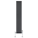Radiador plano de columna simple en color negro, con diseño vertical y válvulas, mide 1800 mm de alto y 280 mm de ancho