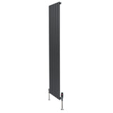Radiador plano de columna simple en gris antracita, con diseño vertical y válvulas, ideal para espacios modernos y elegantes