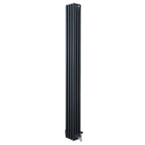 Radiador tradicional de 4 columnas en gris antracita, con acabado liso y válvulas, ideal para calefacción eficiente y elegante