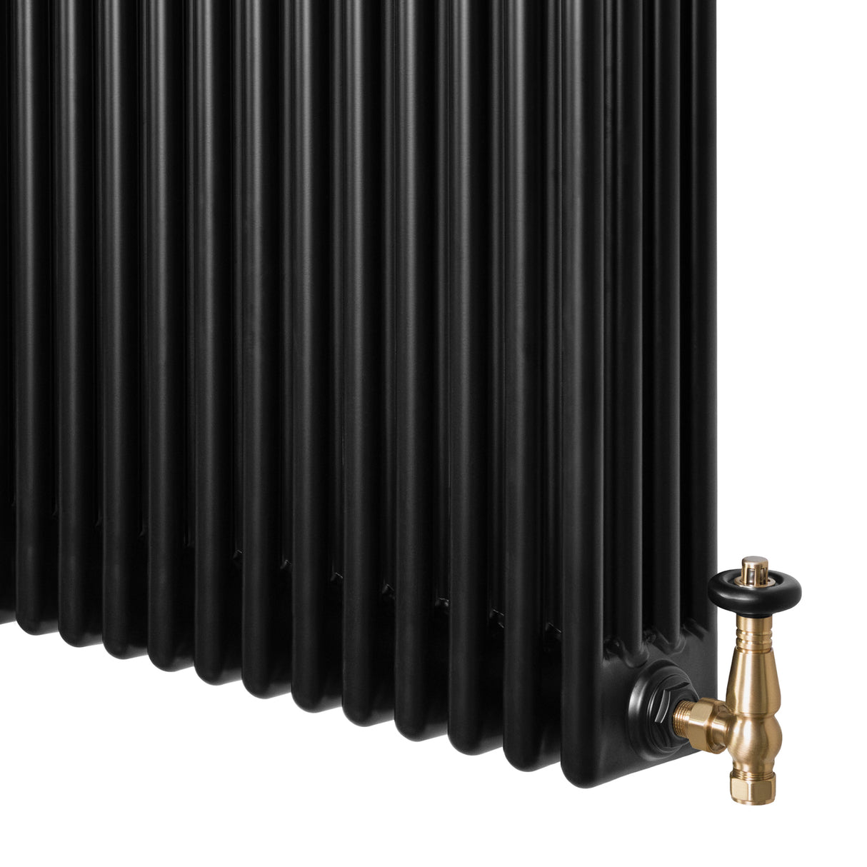 Radiador tradicional negro de 4 columnas, con válvula dorada, acabado liso y diseño elegante, ideal para calefacción eficiente