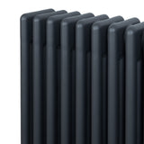 Radiador tradicional de 4 columnas en gris antracita, con un diseño elegante y acabado liso, ideal para calefacción eficiente