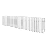 Radiador tradicional de 4 columnas en color blanco, con un diseño alargado y superficie lisa, ideal para calentar espacios grandes