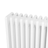 Radiador tradicional de 4 columnas en color blanco, con un acabado liso y brillante, ideal para calefacción en espacios interiores