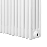 Radiador tradicional de 4 columnas en color blanco, con acabado liso y brillante, diseñado para calentar espacios de manera eficiente