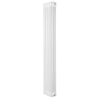 Radiador tradicional de 4 columnas en color blanco, con un diseño vertical y superficie lisa, ideal para calefacción eficiente