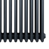 Radiador tradicional de 4 columnas en gris antracita, con acabado mate y diseño robusto, ideal para calefacción eficiente