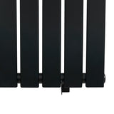 Radiador de columna única negro, con diseño moderno y acabado liso, mide 600 mm de ancho y 700 mm de alto, ideal para calefacción