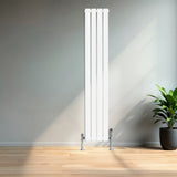 Radiador de columna blanca de 1600 mm x 280 mm, con un diseño moderno y elegante, instalado en una pared junto a una planta decorativa