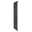 Radiador de columna única en gris antracita, con diseño vertical y acabado liso, ideal para espacios modernos y elegantes